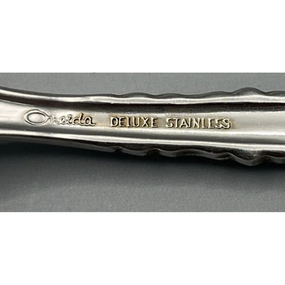 Oneida Deluxe Cherie Medium Cold Meat Serving Fork 8 3/8